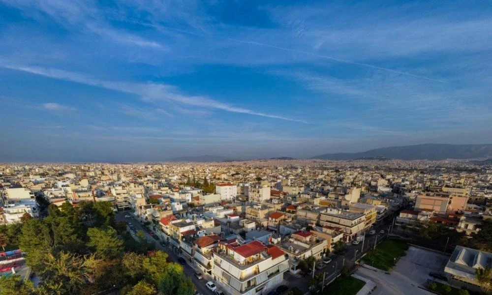 Η μεγαλύτερη κατάντια της Ελλάδας: Οι Έλληνες χάνουν τα σπίτια τους και οι ξένοι τ’ αγοράζουν!